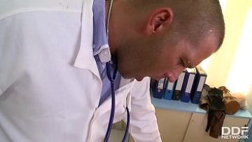 Bootylicious Redhead Leila Moon's Monthly dick deepthroating Check-up