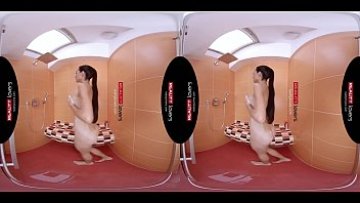 RealityLovers - bathroom temptation with Anna