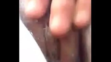 Perra masturbandose