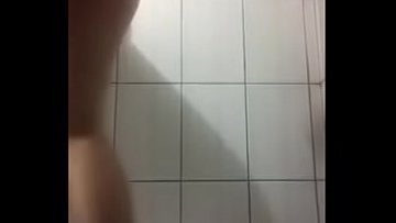 Mi novia en el ba&ntilde o