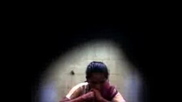 Tamil maid in douche