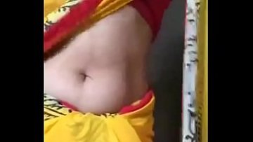 Super hot teenage flashing her bod