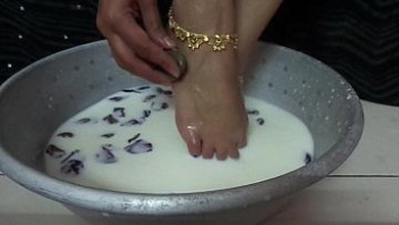 Indian feet1.MP4