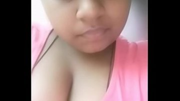 Desi lady priyanka Mpl breasts flash in webcam