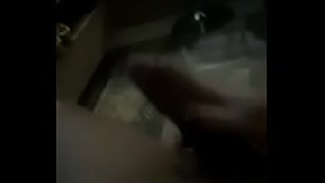 Travesti Izabelli Fraz&atilde o brincando com sua rola bem dura!