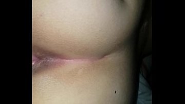 Polola chilena se mete dedos assfuck mientras culeamos