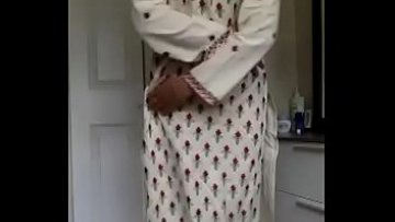 Observing my cousin get bare